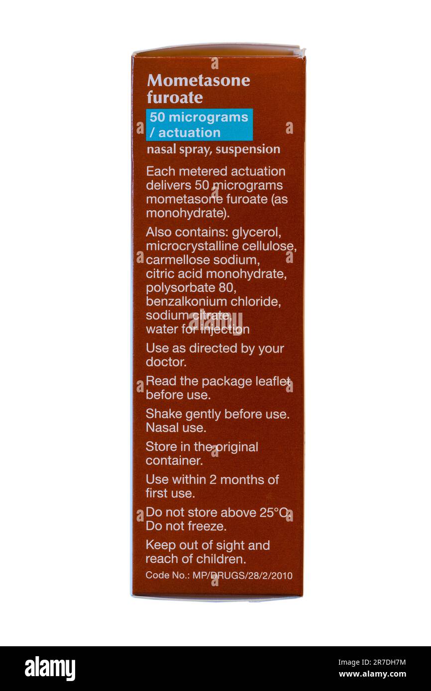 Informazioni sulla scatola di Mometasone furoate sospensione spray nasale usata per trattare i sintomi simili al freddo causati dalla rinite allergica isolata su bianco Foto Stock