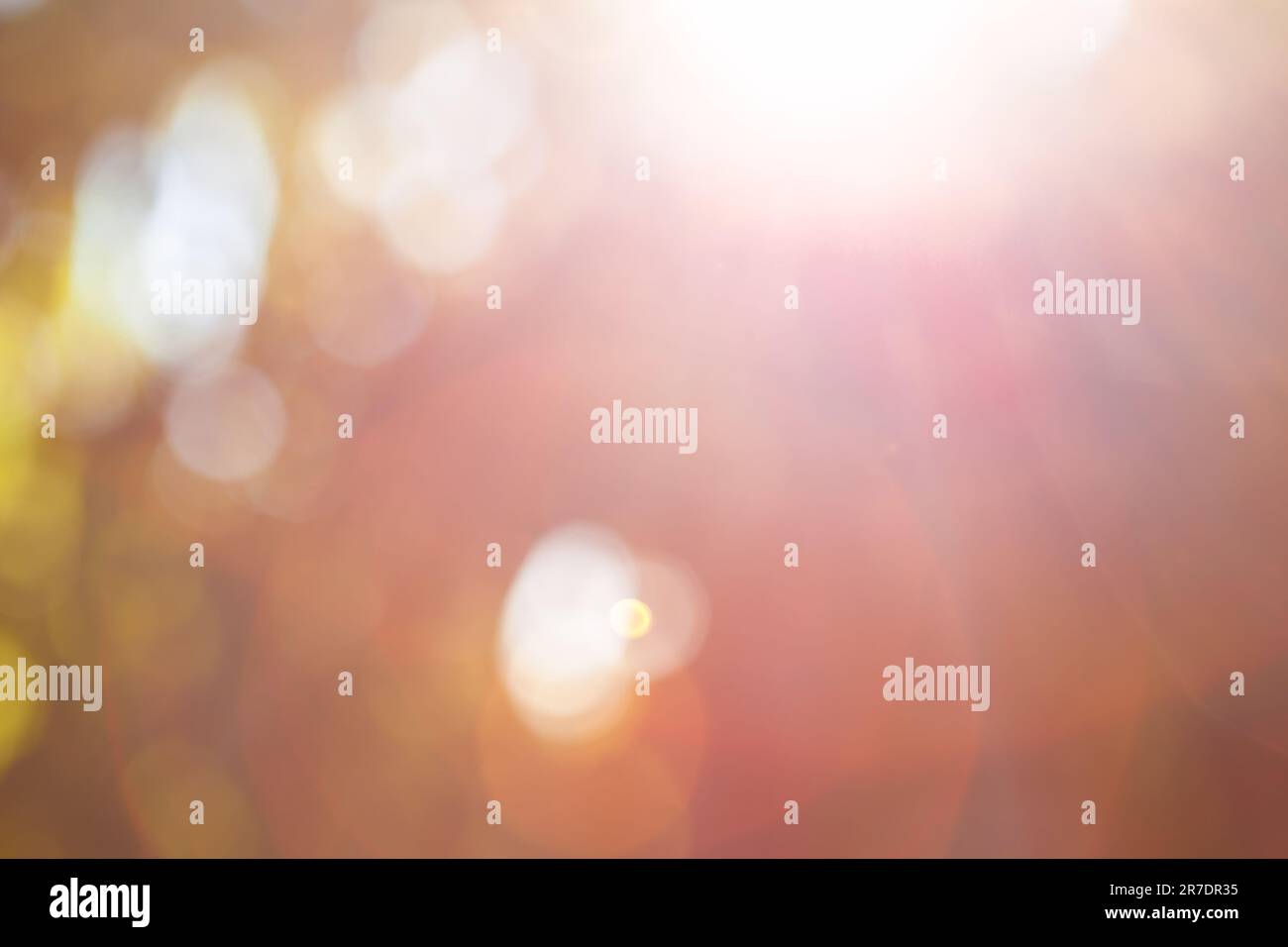 Sfocatura, bokeh luce solare onda sfondo astratto. Copia spazi di vacanze estive aperte e concetti di viaggio d'affari. Bokeh sfondo dalla natura nel Foto Stock