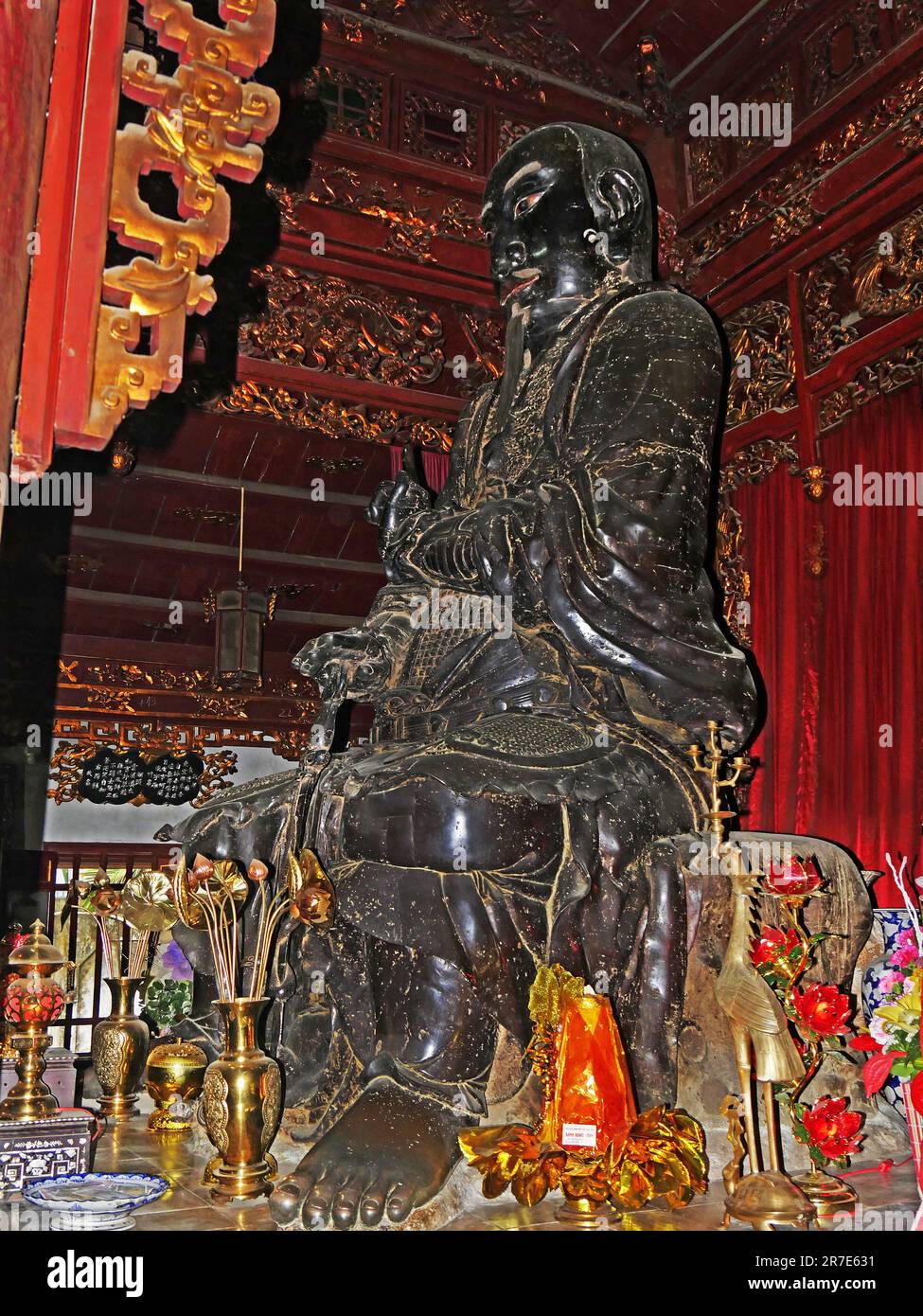 Quan Thanh Pagoda, il tempio, 11 ° secolo, dedicato a Xuan Wu - una delle principali divinità in Taoismo, Hanoi, Vietnam Foto Stock
