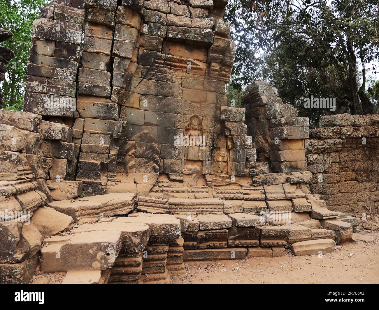 Rovine del tempio di Ta Prohm, della provincia di Siem Reap, del complesso del tempio di Angkor, patrimonio mondiale dell'UNESCO nel 1192, costruito nel 1186 dal re Jayavarma Foto Stock
