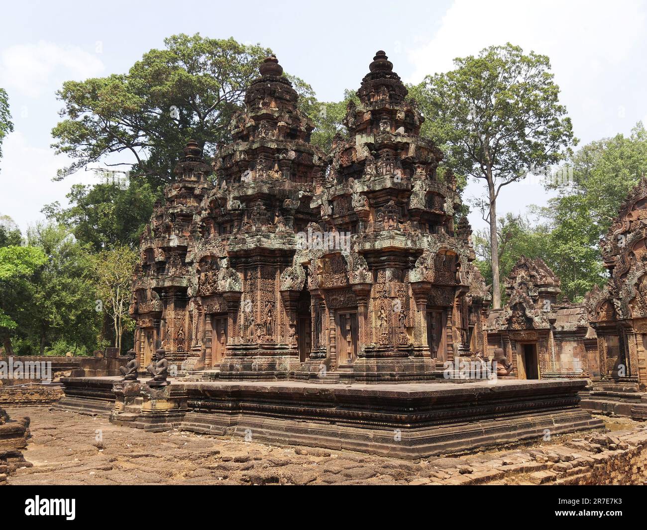 Tempio di Banteay Srei, provincia di Siem Reap, complesso del tempio di Angkor, patrimonio mondiale dell'UNESCO nel 1192, costruito nel 967 dal re Jayavarman V, C. Foto Stock