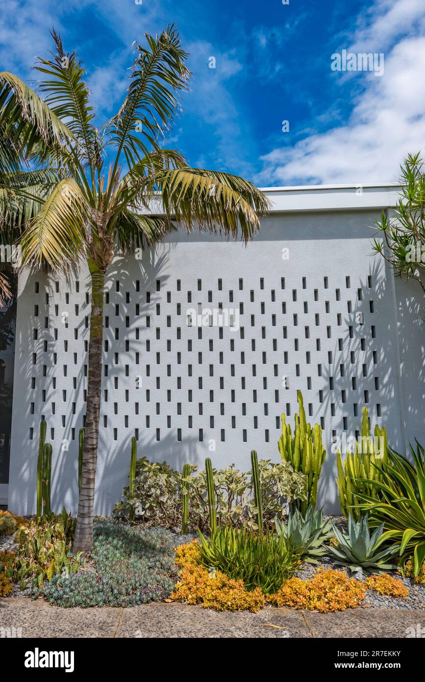 Un muro di brezza blocco forma parte di un Harry Seidler 1958 progettato metà secolo moderna casa a dover Heights, Sydney Foto Stock