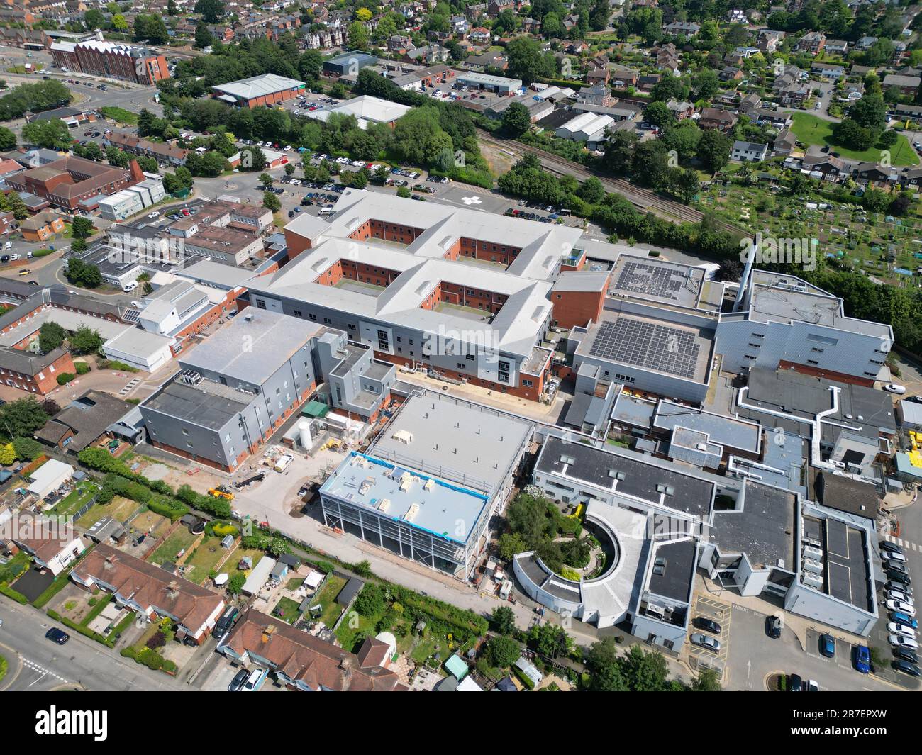 Vista aerea dell'ospedale principale di Hereford County Hospital in Herefordshire con la nuova unità chirurgica da £21 milioni di giorni in primo piano, giugno 2023 Foto Stock