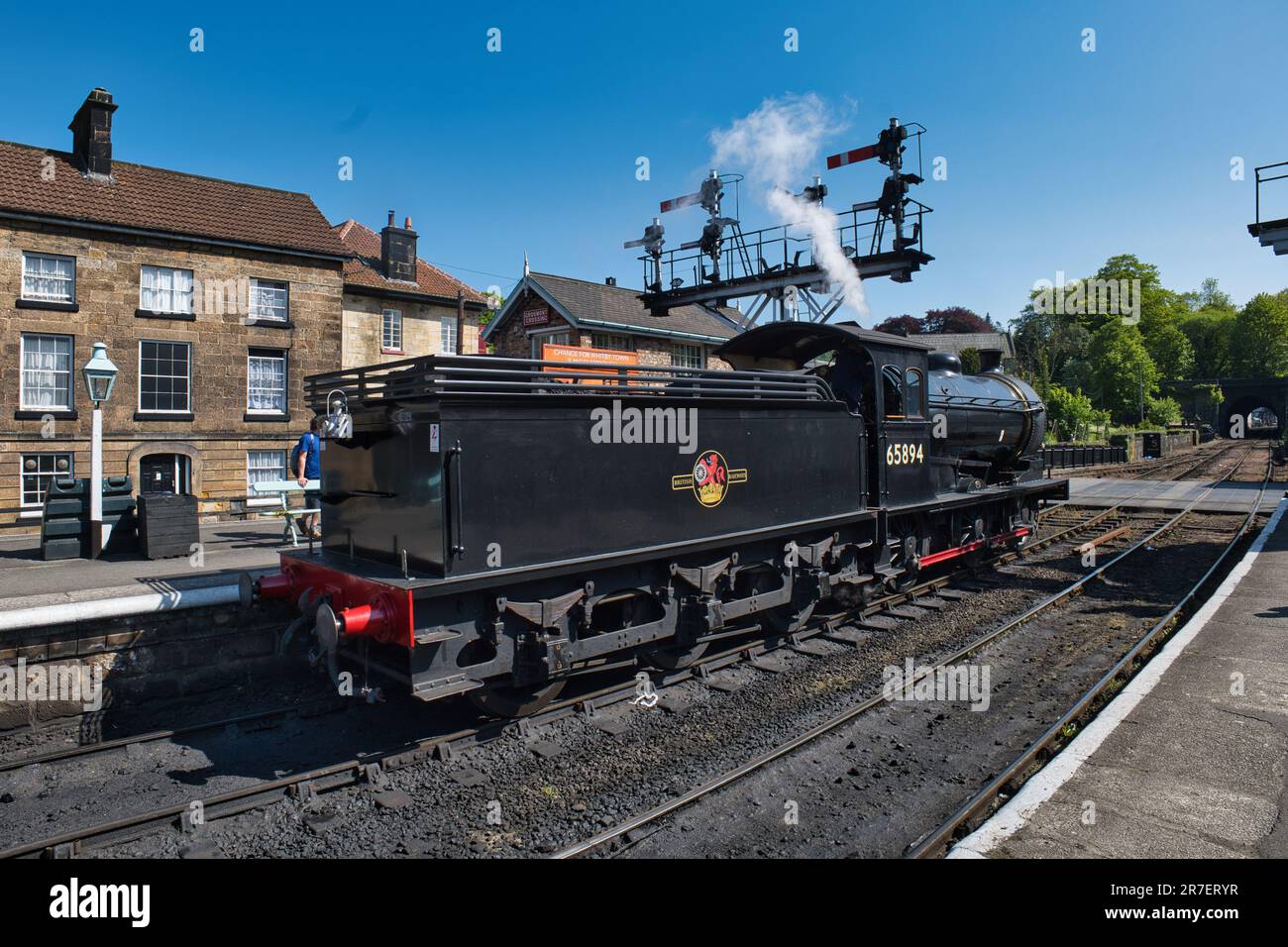 65894 J27 loco a Grosmont, NYMR Foto Stock