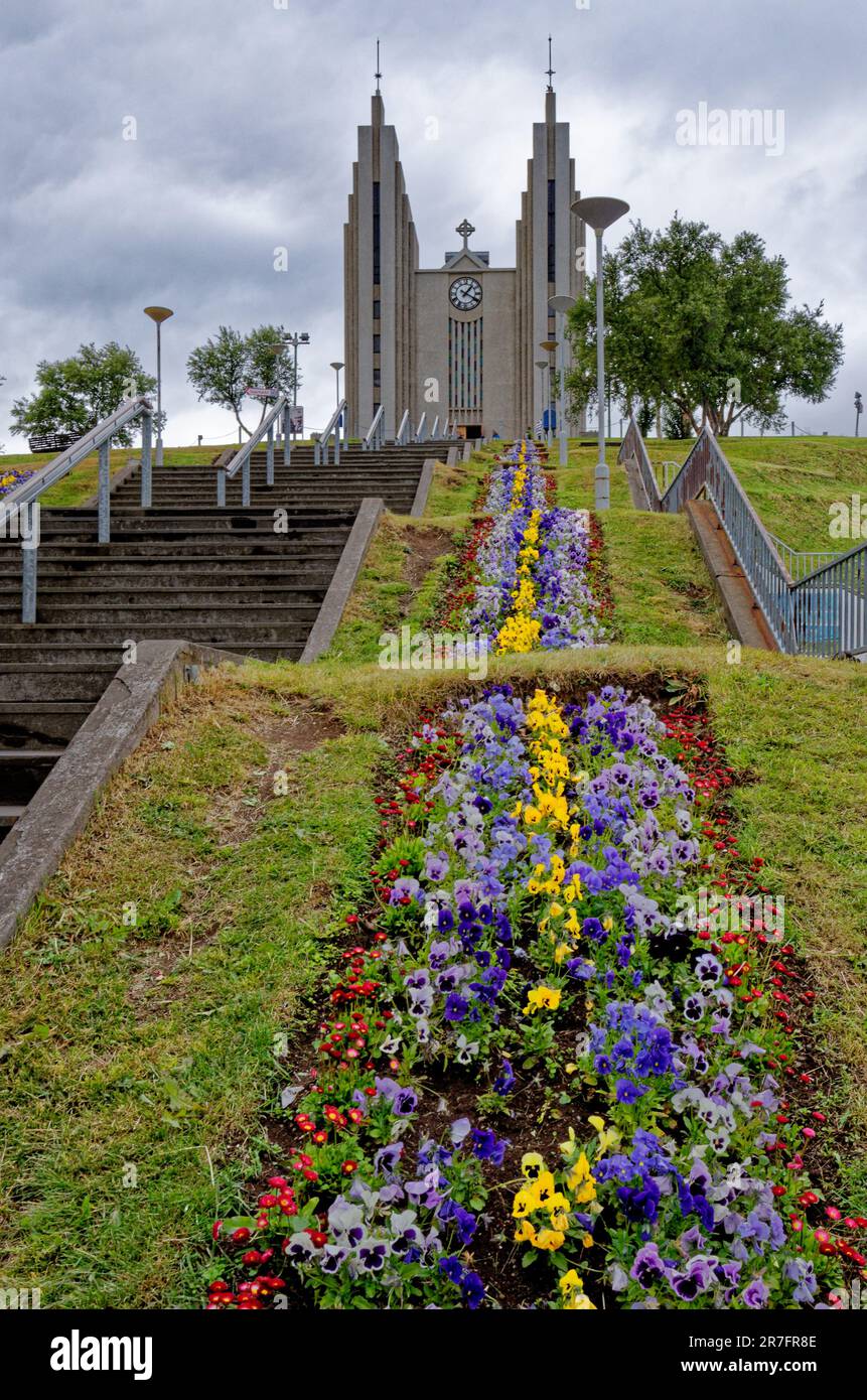 Akureyrarkirkja o la Chiesa di Akureyri è una chiesa luterana prominente ad Akureyri, nel nord dell'Islanda. Completato nel 1940. Akureyri, Islanda. 20th o Foto Stock