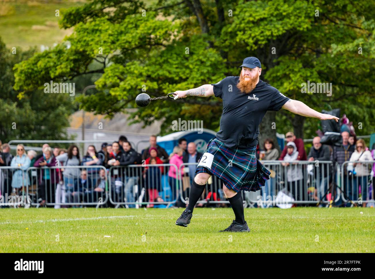 Concorso maschile in heavy ball and chain game event, Highland Games, North Berwick, Scotland, UK Foto Stock