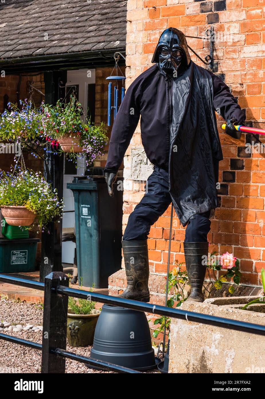 East Budleigh Village Scarecrow Festival in aiuto di tutti i Santi Chiesa. Foto Stock