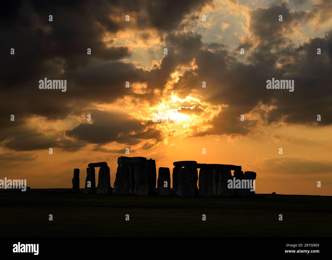 Stonehenge a Sunset, Wiltshire, Inghilterra, Regno Unito Foto Stock