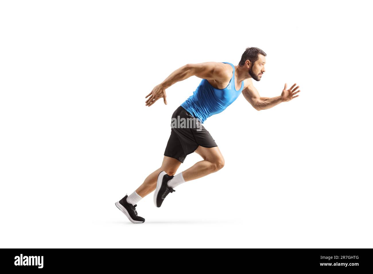Foto a profilo completo di un atleta maschile in forma che corre isolato velocemente su sfondo bianco Foto Stock