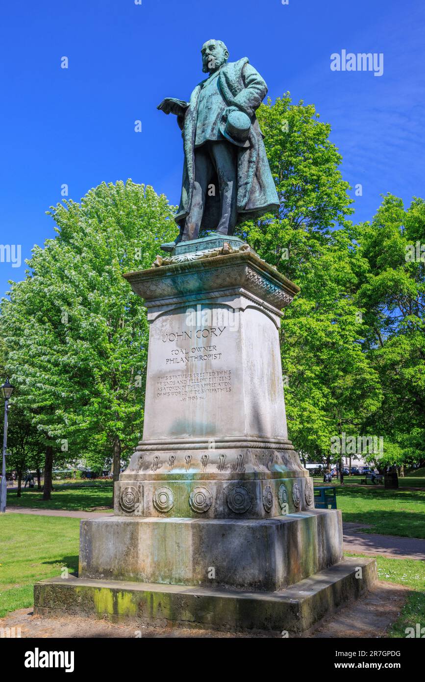 Statua in bronzo di John Cory nei giardini di Gorsedd, Cathays Park, Cardiff, Galles, Regno Unito Foto Stock