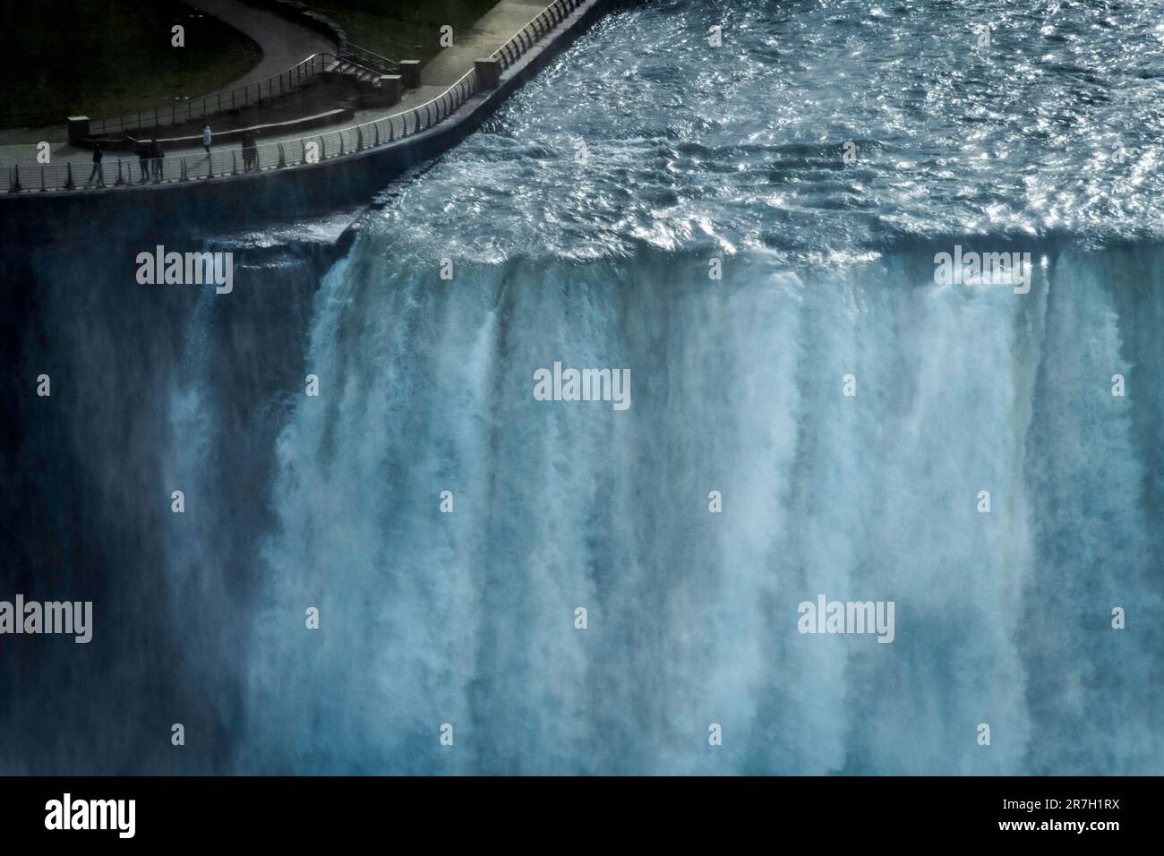 Bordo di Horseshoe Falls parte delle Cascate del Niagara Foto Stock