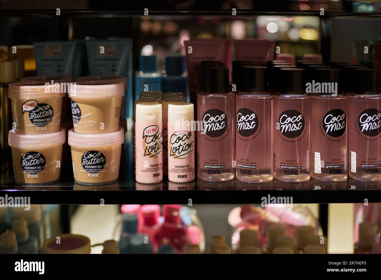 BANGKOK, THAILANDIA - CIRCA APRILE 2023: I prodotti di bellezza sono  esposti nel Secret Store di Victoria presso il centro commerciale Central  World Foto stock - Alamy