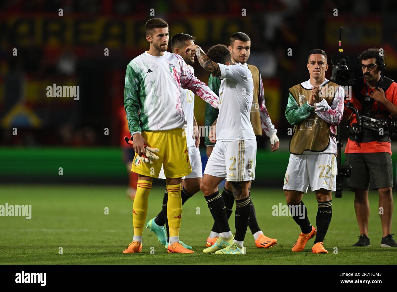 Guglielmo Vicario (Italia)Giovanni di Lorenzo (Italia)Giacomo Raspadori (Italia)Alessandro Buongiorno (Italia)Rafael Toloi (Italia) durante la partita della UEFA Nations League 2022-2023 tra Spagna 2-1 Italia allo Stadio De Grolsh teste il 15 giugno 2023 a Enschede, Paesi Bassi. Credit: Maurizio Borsari/AFLO/Alamy Live News Foto Stock
