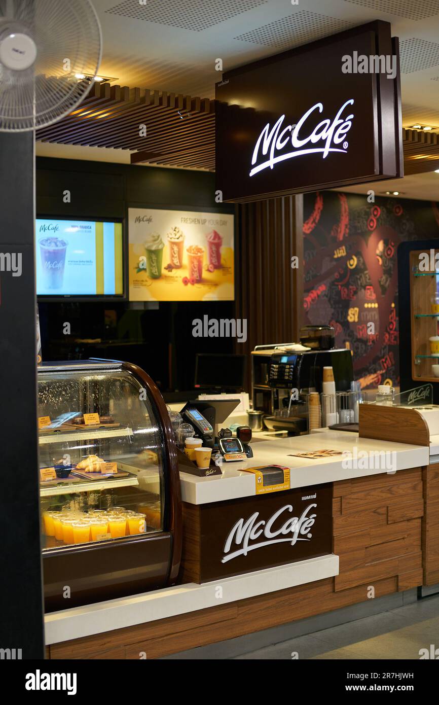 PATTAYA, THAILANDIA - CIRCA APRILE 2023: McCafe al ristorante fast food McDonald's a Pattaya. Foto Stock