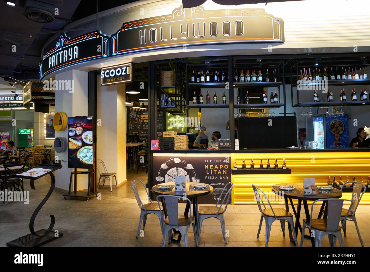 PATTAYA, THAILANDIA - CIRCA APRILE, 2023: Ripresa interna del Terminal 21 Pattaya. Foto Stock
