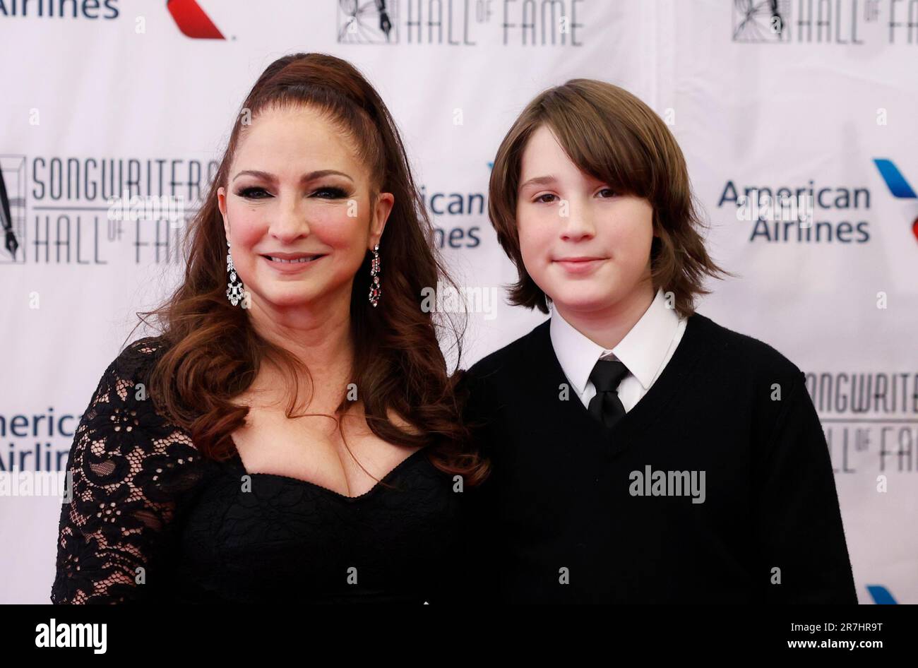 New York, Stati Uniti. 15th giugno, 2023. Gloria Estefan arriva sul tappeto rosso al 2023 Songwriters Hall of Fame Induction and Awards Gala al New York Marriott Marquis giovedì 15 giugno 2023 a New York City. Foto di John Angelillo/UPI Credit: UPI/Alamy Live News Foto Stock