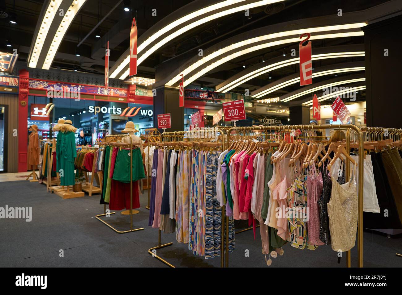 PATTAYA, THAILANDIA - CIRCA APRILE 2023: All'interno del Terminal 21 Pattaya. Foto Stock