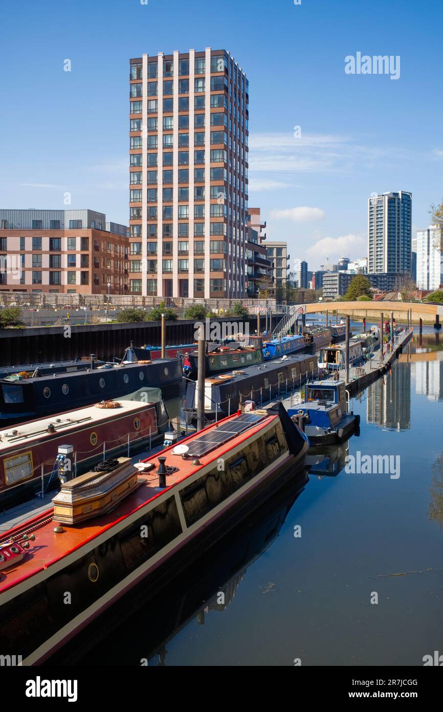 Ormeggi residenziali a Three Mills vicino Stratford, Londra Foto Stock