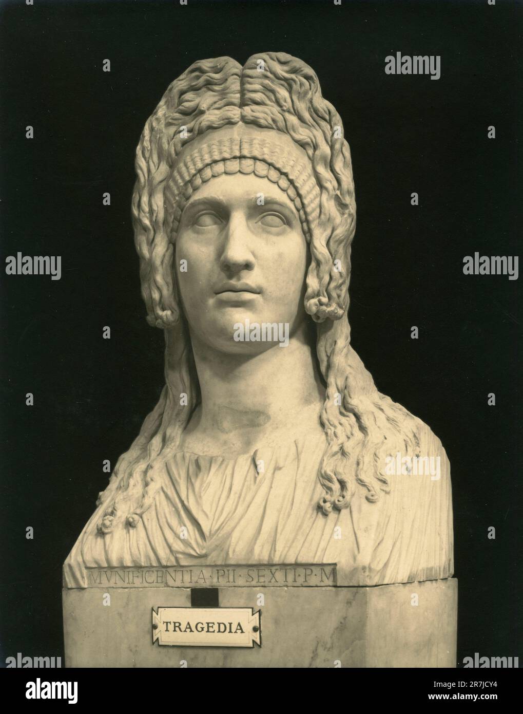 Antica statua in busto di marmo raffigurante la personificazione della tragedia, Musei Vaticani, Roma, Italia 1900s Foto Stock