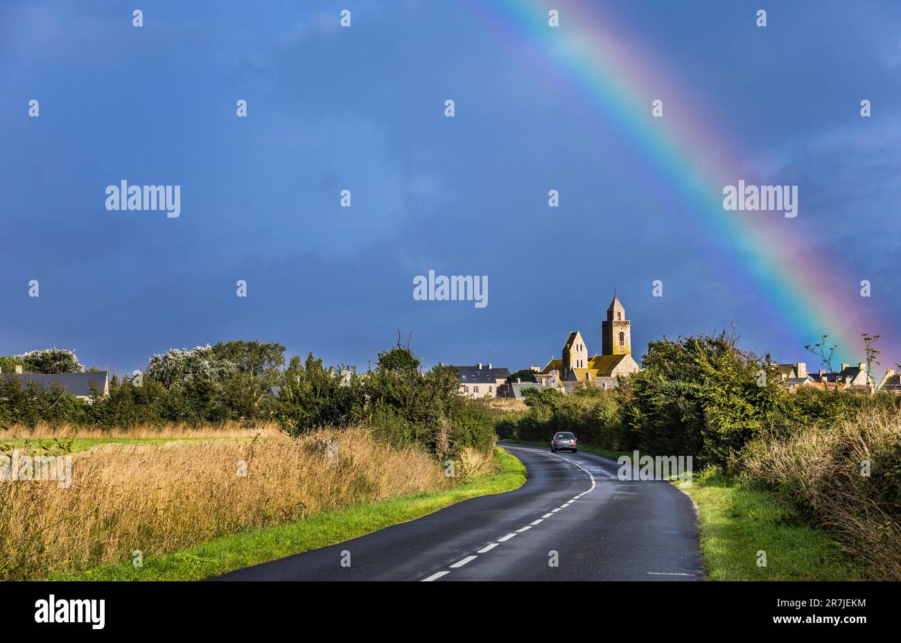 arcobaleno nel 15th ° secolo Eglise Saint-Pierre a Gatteville-le-Phare sulla penisola del Cotentin nel dipartimento della Manica, Normandia, nord-ovest Foto Stock