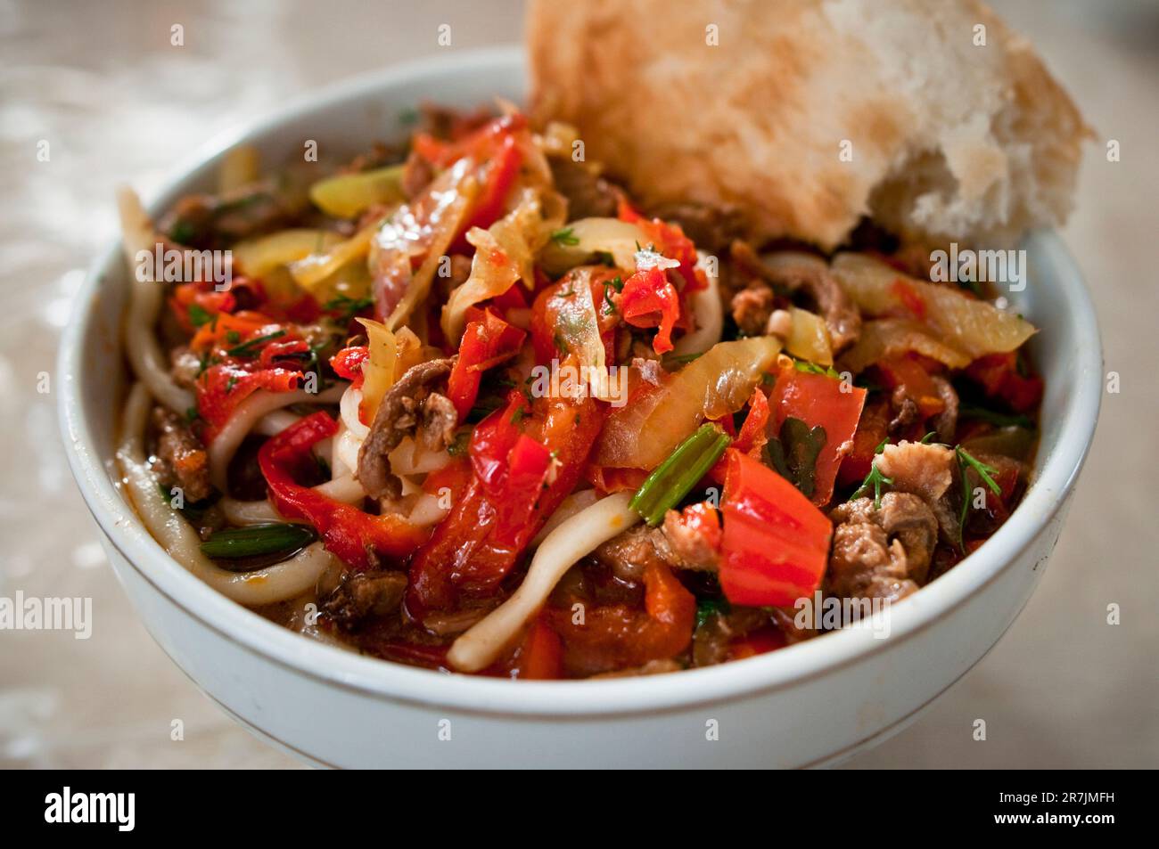 Immagine dettagliata del piatto di noodle dell'asia centrale, Laghman. Foto Stock