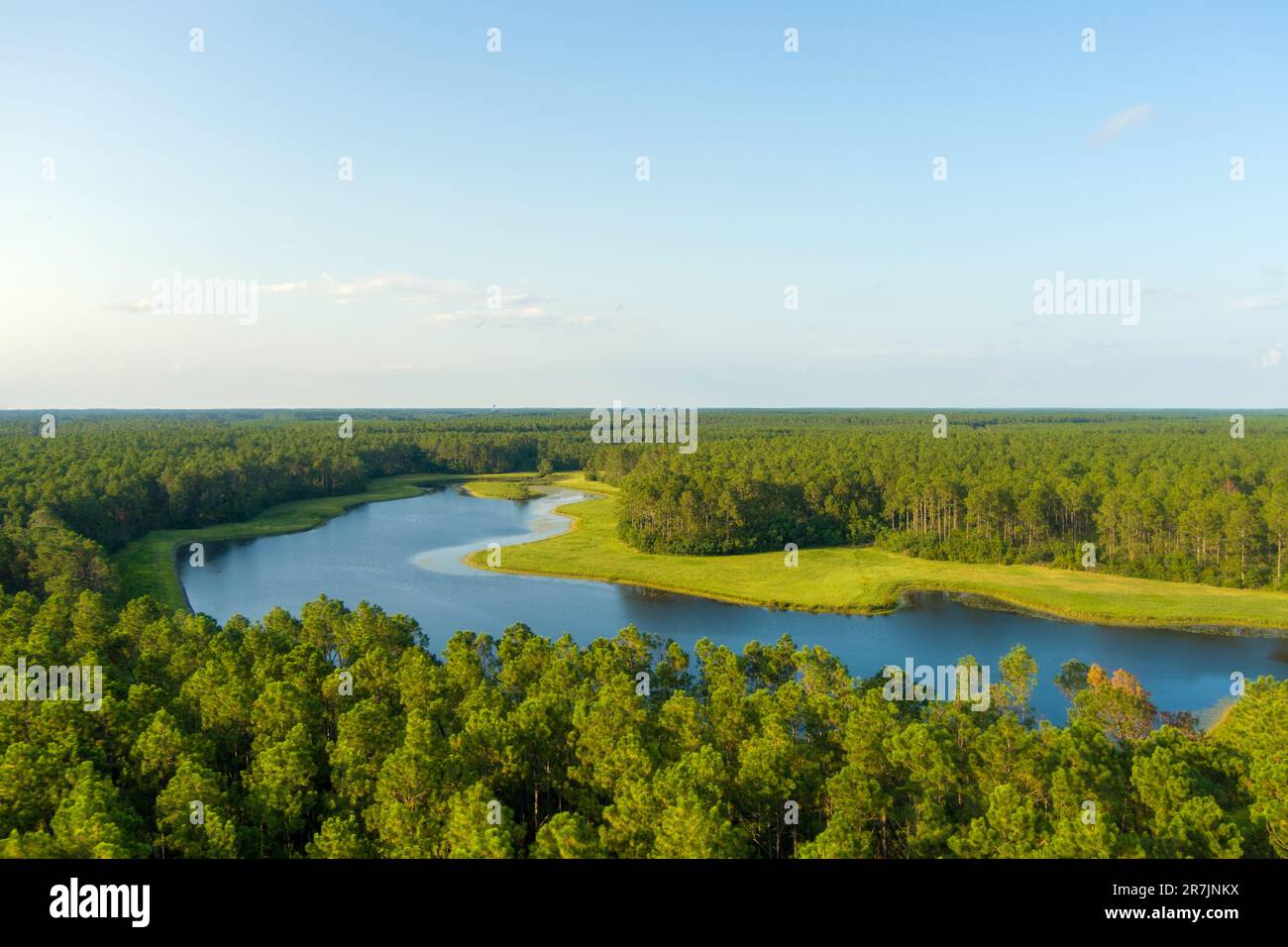 Veduta aerea di uno stagno vicino a Bamahenge in Elberta, Alabama Foto Stock