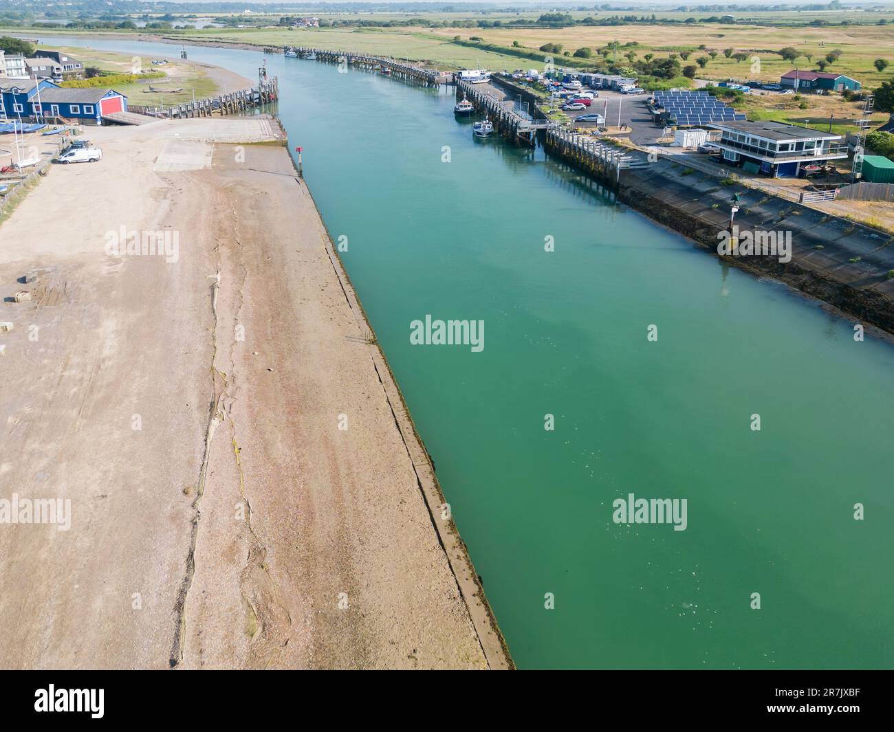 Vista aerea dell'ingresso al porto di segale sulla costa orientale del Sussex Foto Stock