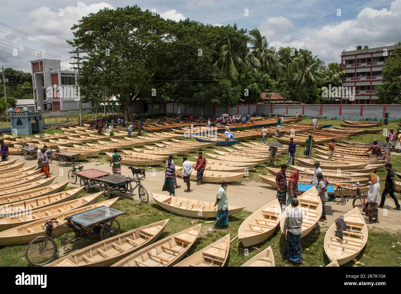 Mercato di barche in legno a Ghior a Manikganj. Bangladesh Foto Stock