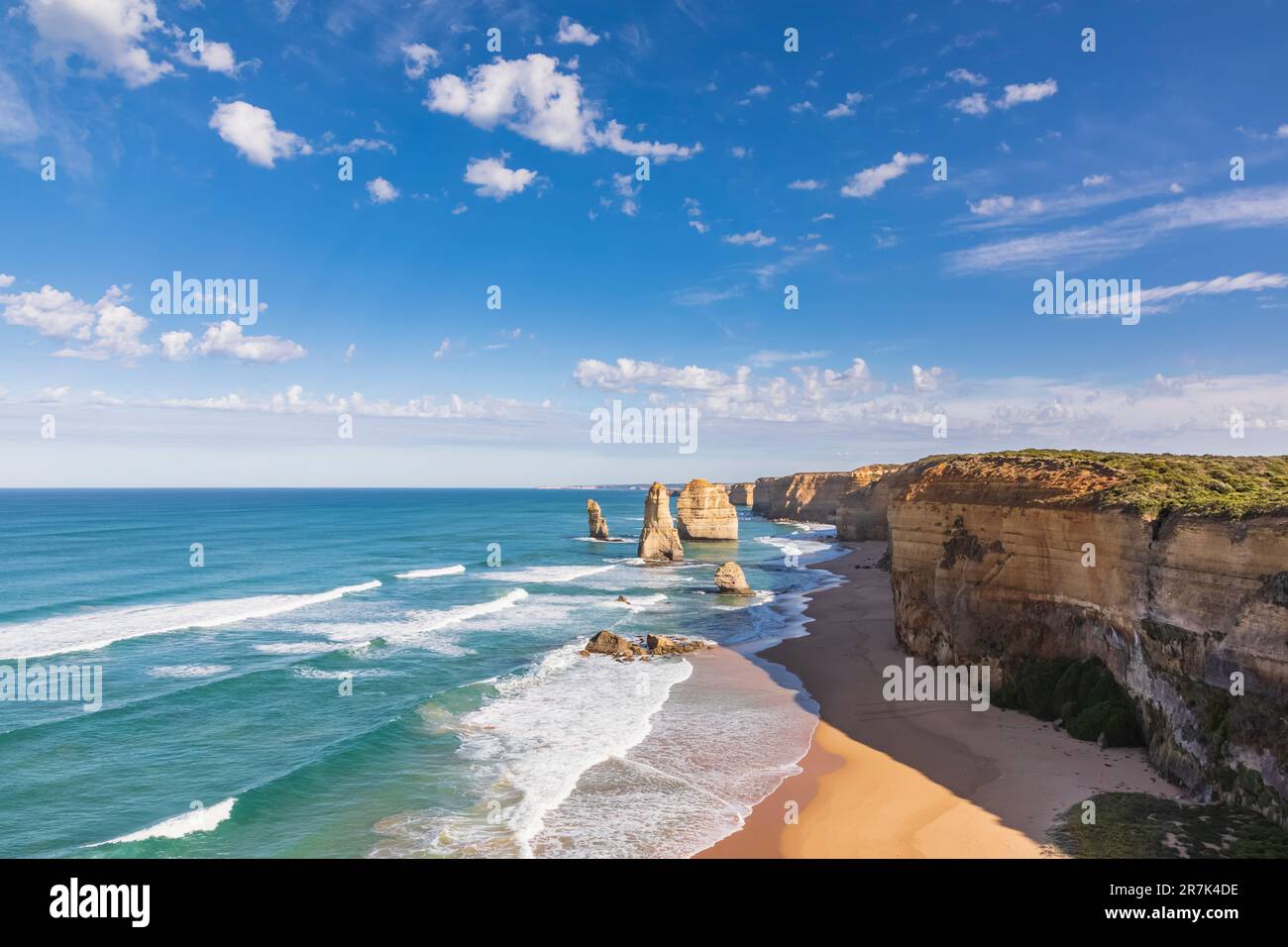 Australia, Victoria, Vista dei dodici Apostoli nel Parco Nazionale di Port Campbell Foto Stock
