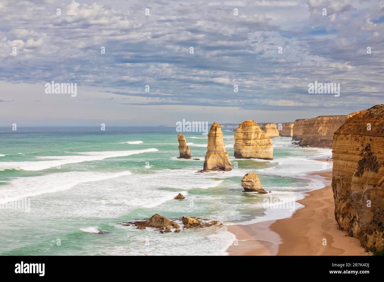 Australia, Victoria, Vista dei dodici Apostoli nel Parco Nazionale di Port Campbell Foto Stock