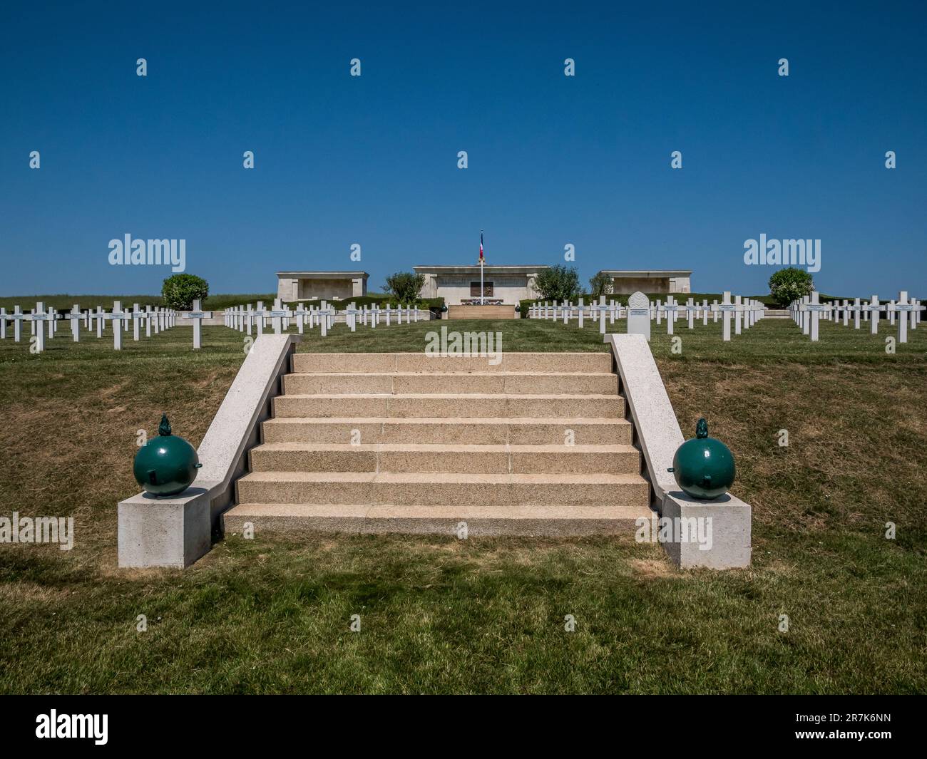 Questa immagine è del Cimitero francese nel villaggio di Serre che commemora i soldati francesi KIA durante la prima battaglia della somme Foto Stock