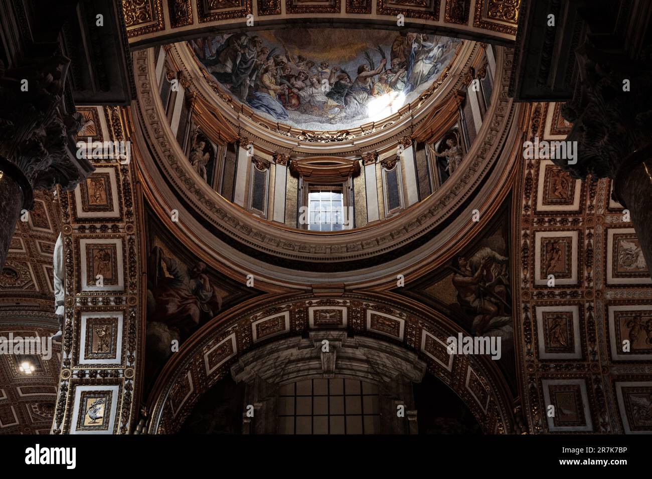 cupola chiesa in Vaticano, Roma, città del Vaticano Roma, splendida cupola di una chiesa romana Foto Stock