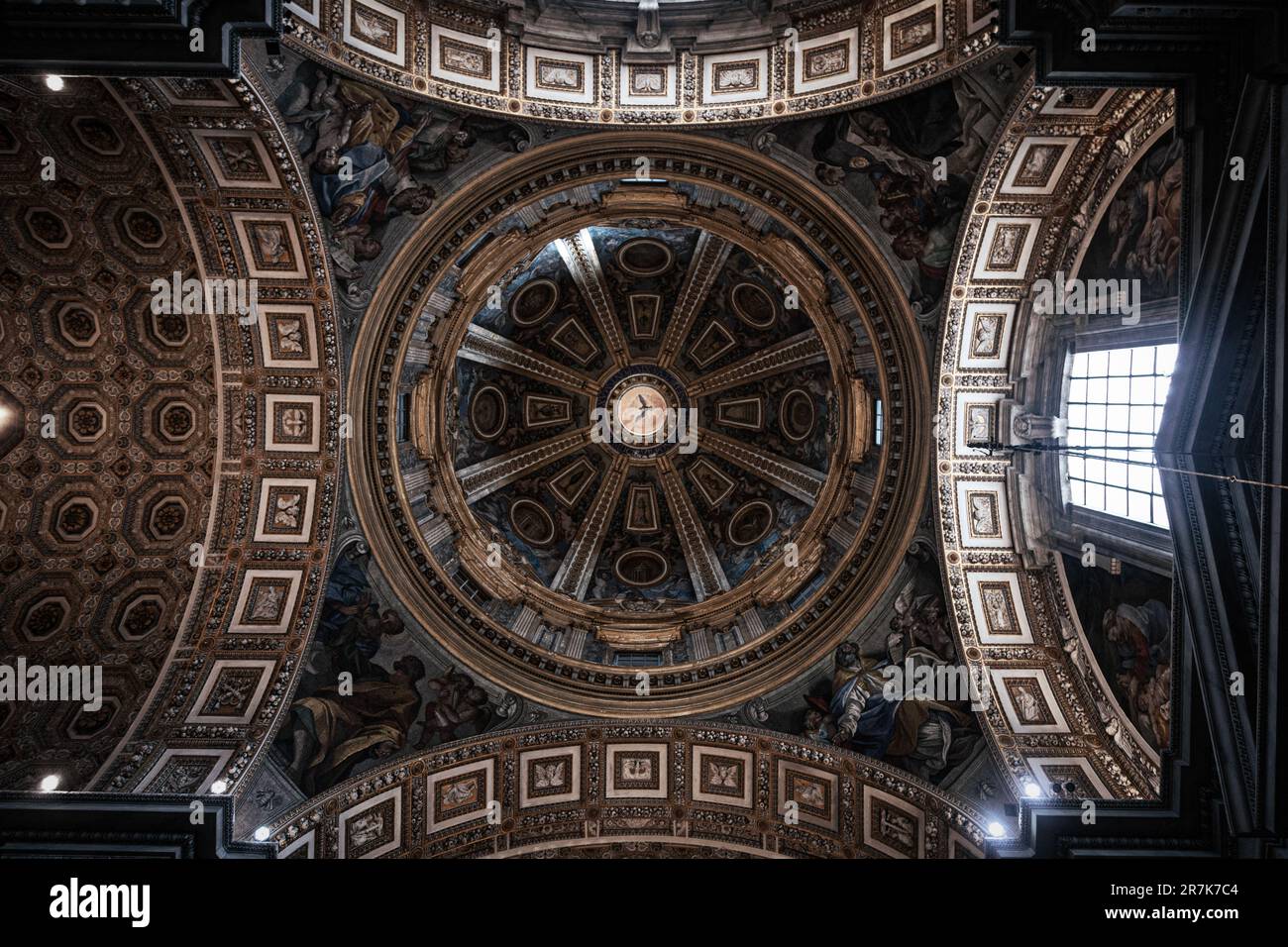 cupola chiesa in Vaticano, Roma, città del Vaticano Roma, splendida cupola di una chiesa romana Foto Stock