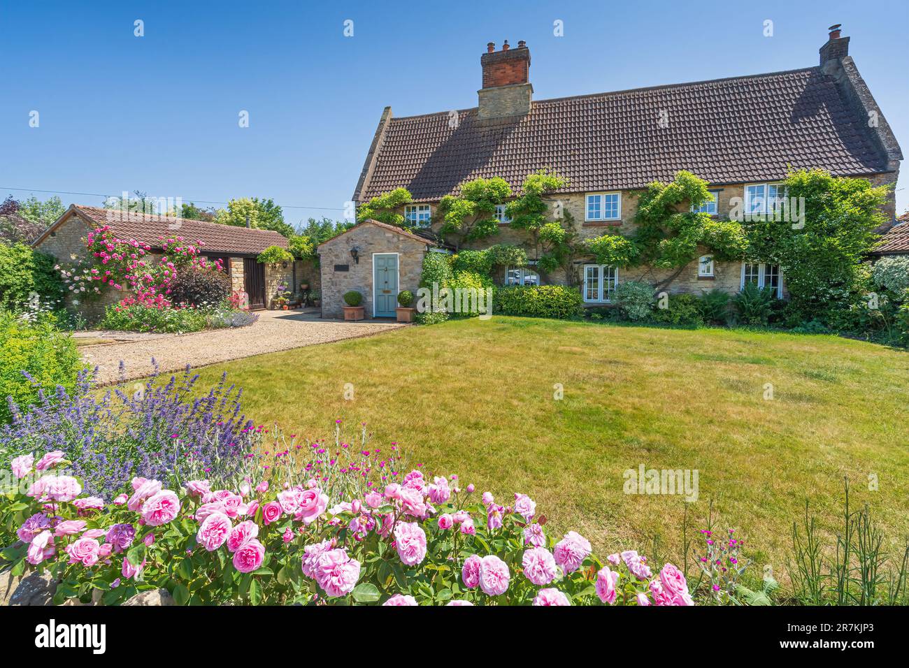 Casa di campagna inglese e giardino Foto Stock
