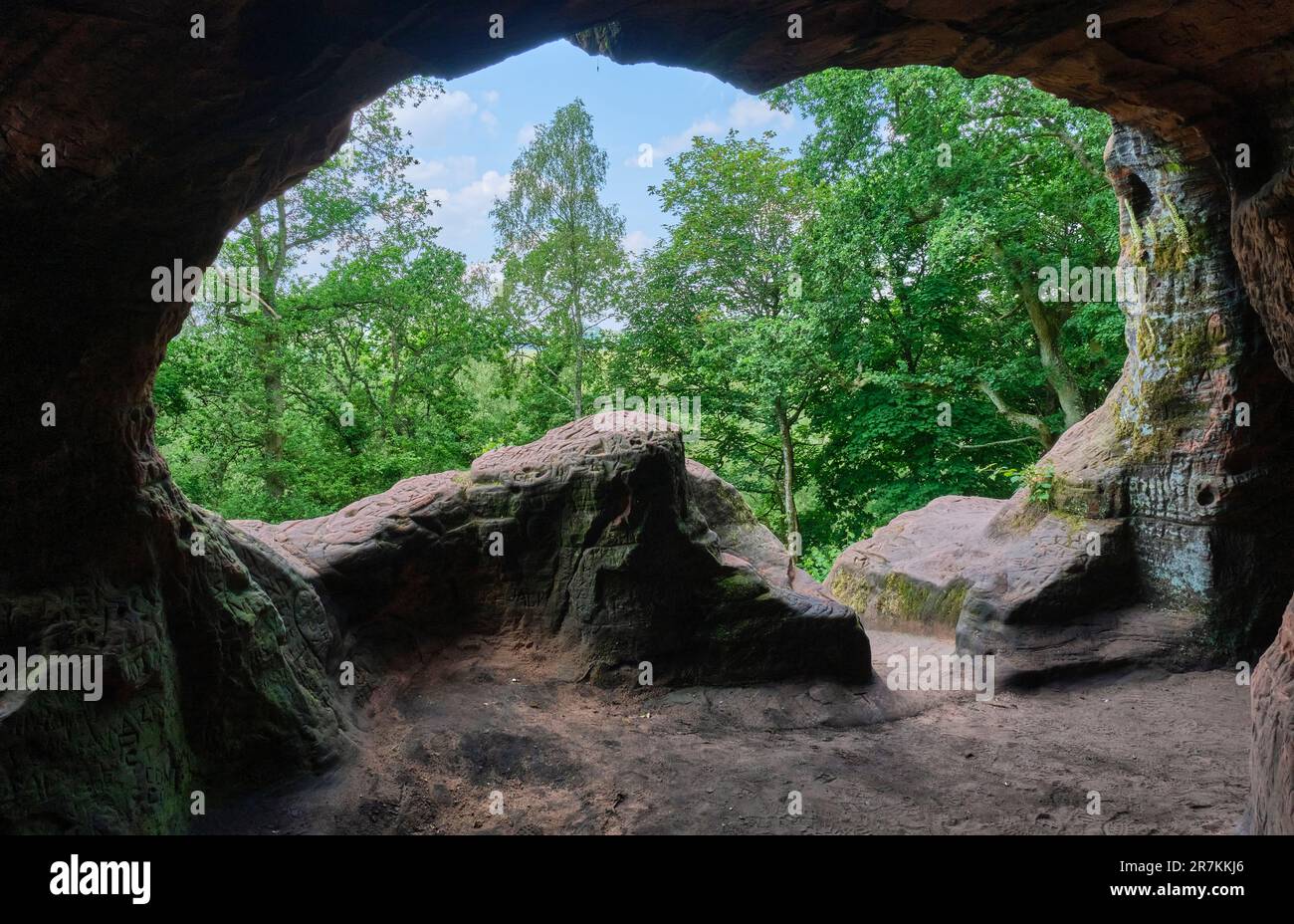 All'interno delle grotte di Nanny's Rock, Kinver Edge, Kinver, Staffordshire Foto Stock