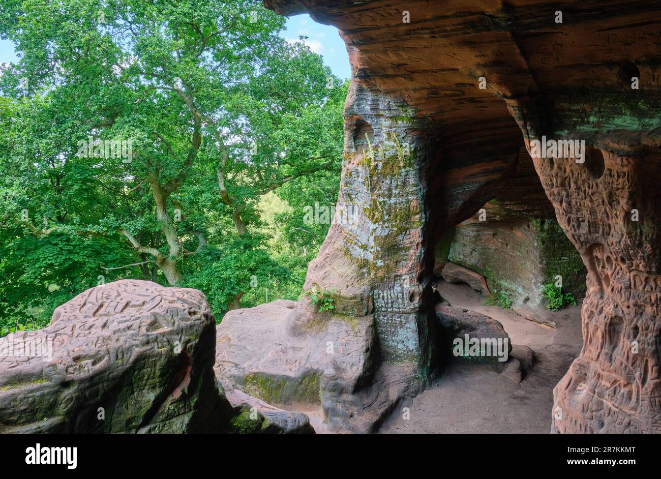 All'interno delle grotte di Nanny's Rock, Kinver Edge, Kinver, Staffordshire Foto Stock