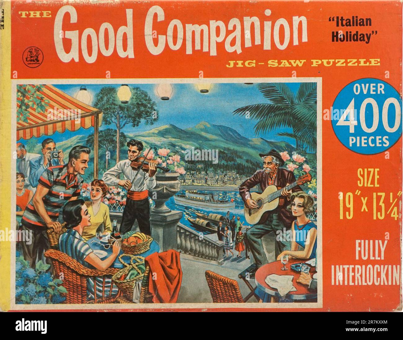 Il Good Companion Jig ha visto Puzzle "Vacanze italiane" dato che è stagione natalizia, questo carino jig-saw degli anni '60 offre una vista idealizzata e molto affollata di un ristorante locale all'aperto con cui stuzzicare gli inglesi. Il violinista Gypsy di chitarra acustica, anche il fotografo locale che scatta delle foto da vendere ai turisti, entra nel panorama. Mi piacciono le lettere disegnate a mano Good Companion, ovunque! Foto Stock