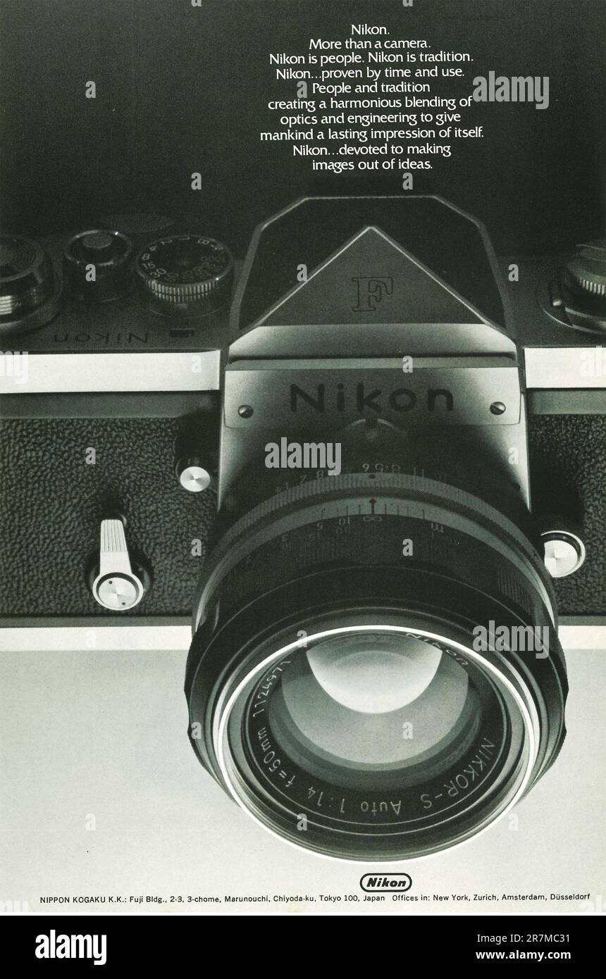 Spot di Nikon F su una rivista 1972 Foto Stock