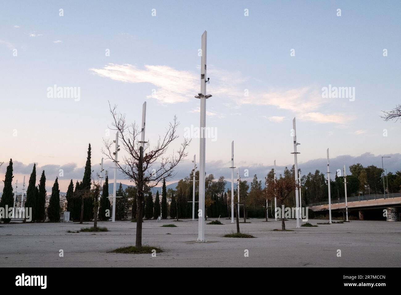 Grecia, Atene, 2023-01-17. Il grande complesso olimpico Spyrídon-Louis è stato costruito appositamente per i giochi, tra cui una grande struttura di archi in un Foto Stock