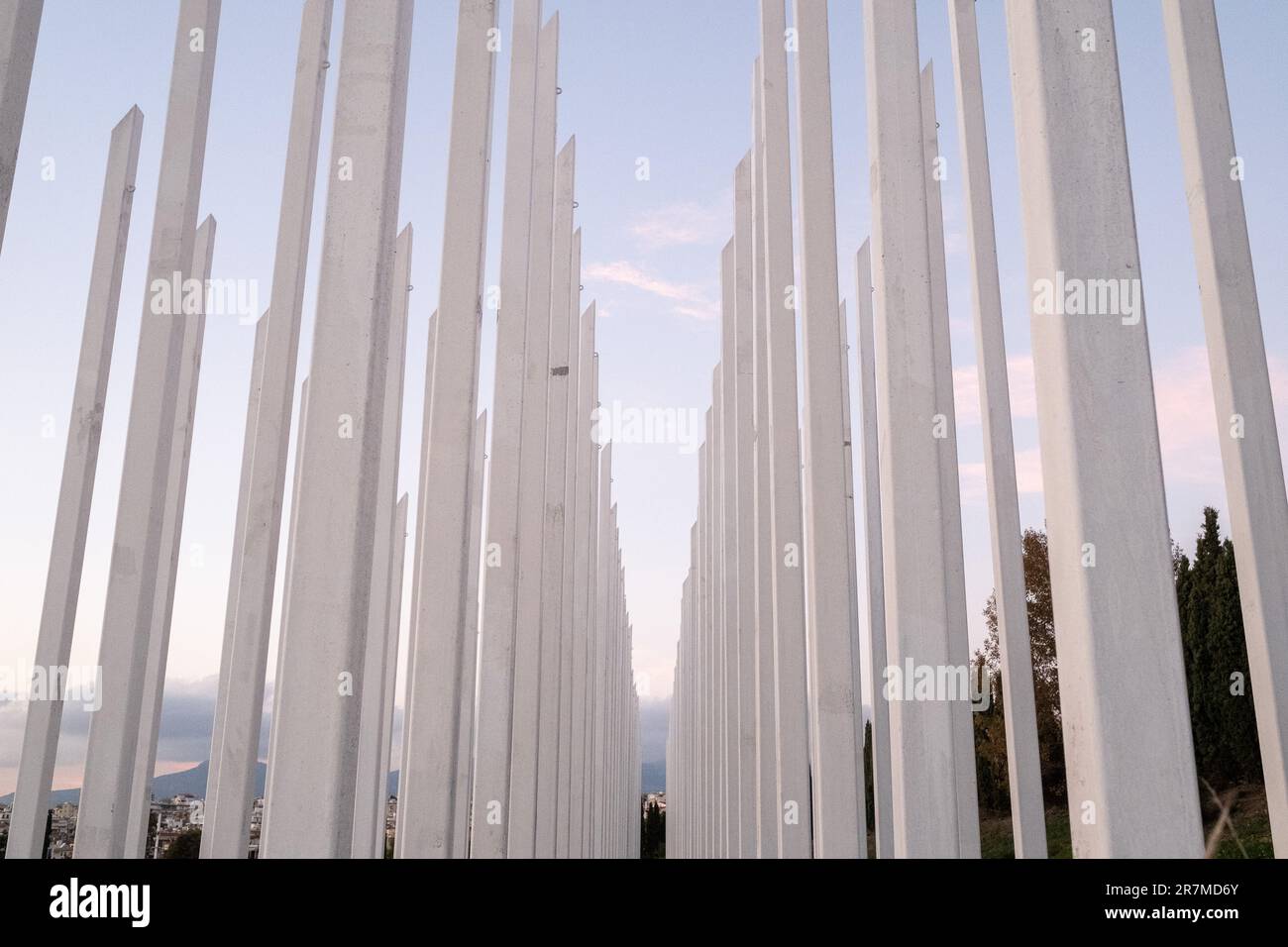 Grecia, Atene, 2023-01-17. Il grande complesso olimpico Spyrídon-Louis è stato costruito appositamente per i giochi, tra cui una grande struttura di archi in un Foto Stock