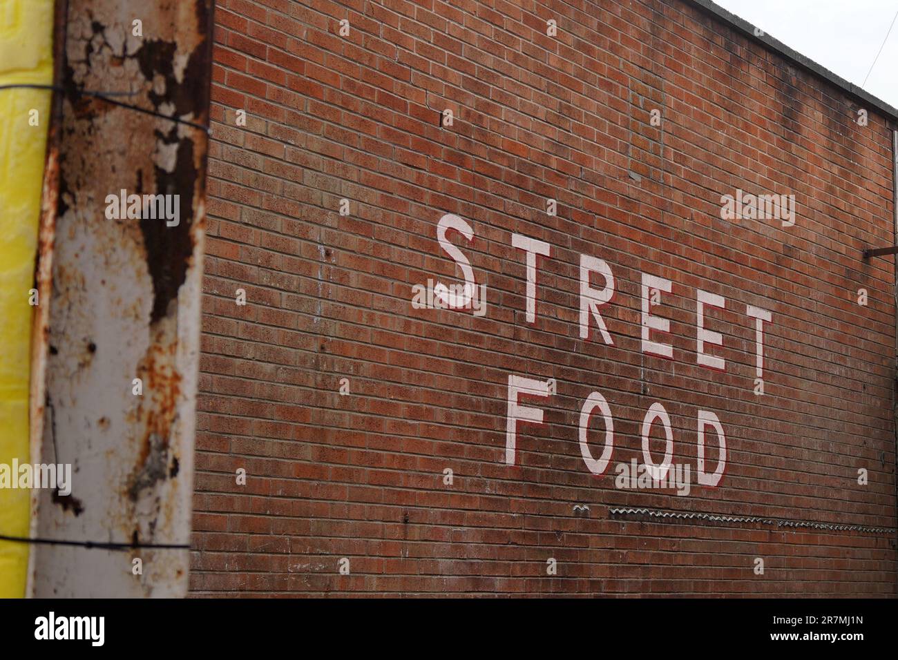 Cartello Street Food presso lo Street Food Circus, Roath Yard, Cardiff Foto Stock