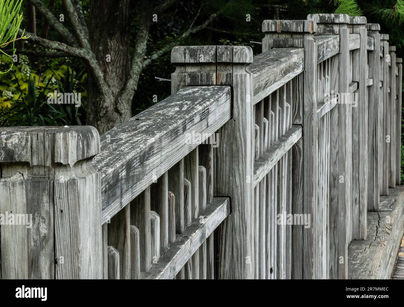Supporto ponte in legno resistente agli agenti atmosferici Foto Stock