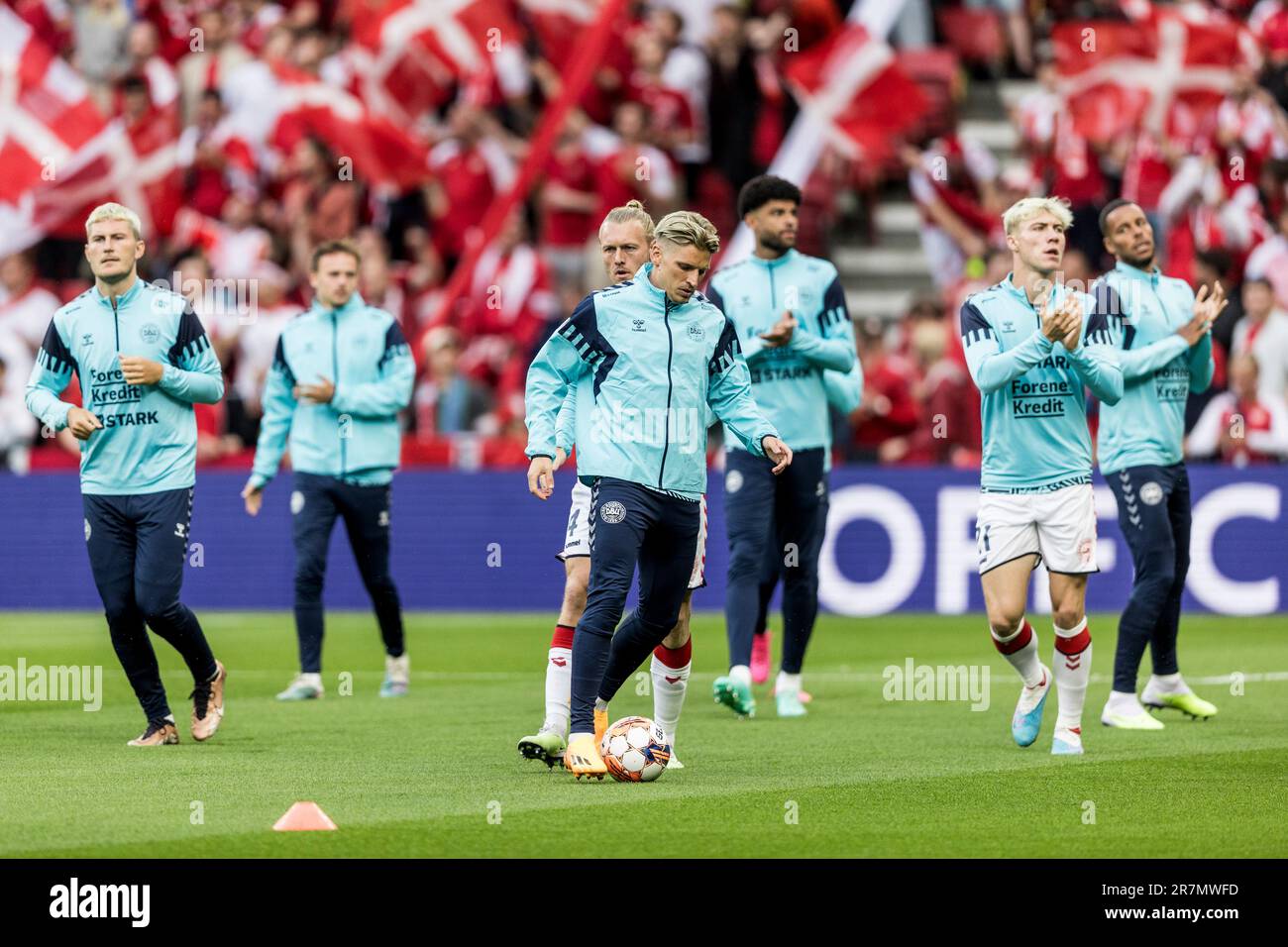 Copenaghen, Danimarca. 16th giugno, 2023. Jens Stryger Larsen di Danimarca si sta riscaldando prima della partita di qualificazione UEFA euro 2024 tra Danimarca e Irlanda del Nord al Parken di Copenaghen. (Photo Credit: Gonzales Photo/Alamy Live News Foto Stock