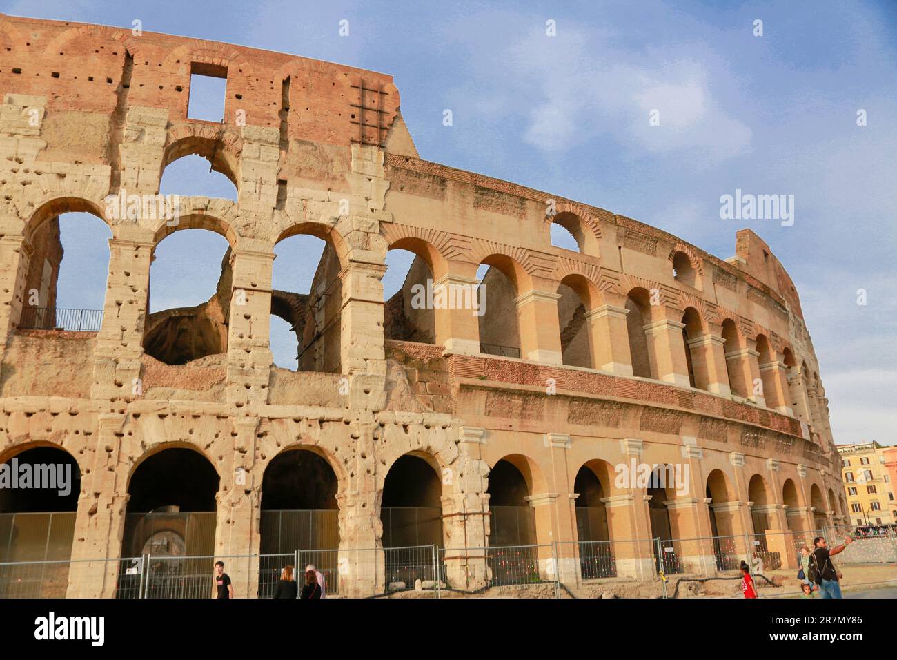 L'area del Colosseo e l'Arco di Costantino da via dei fori Imperiali, nel centro di Roma, Italia Foto Stock