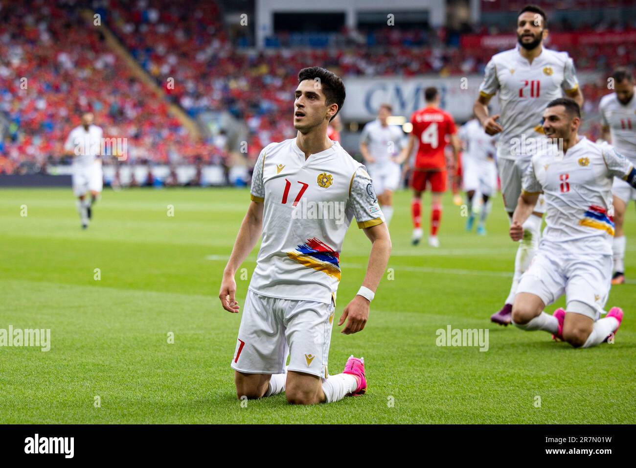 Cardiff, Regno Unito. 16th giugno, 2023. Grant-Leon Ranos di Armenia celebra segnando i suoi lati secondo gol. Galles contro Armenia in un qualificatore UEFA EURO 2024 al Cardiff City Stadium il 16th giugno 2023. Credit: Lewis Mitchell/Alamy Live News Foto Stock