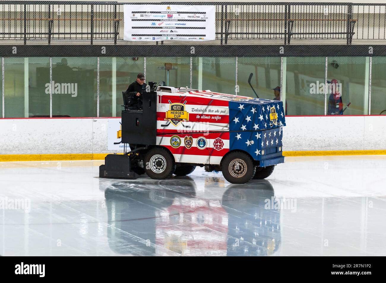 La BFit Heroes Cup Hockey è un evento che riunisce soccorritori e membri militari per raccogliere fondi a sostegno di molte organizzazioni benefiche. Foto Stock