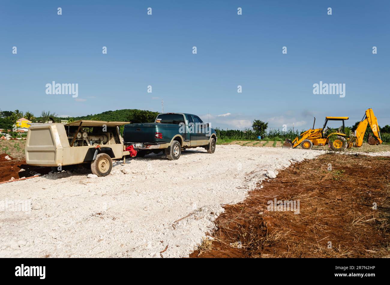 Dumper, compressori e retroescavatori in cantiere Foto Stock