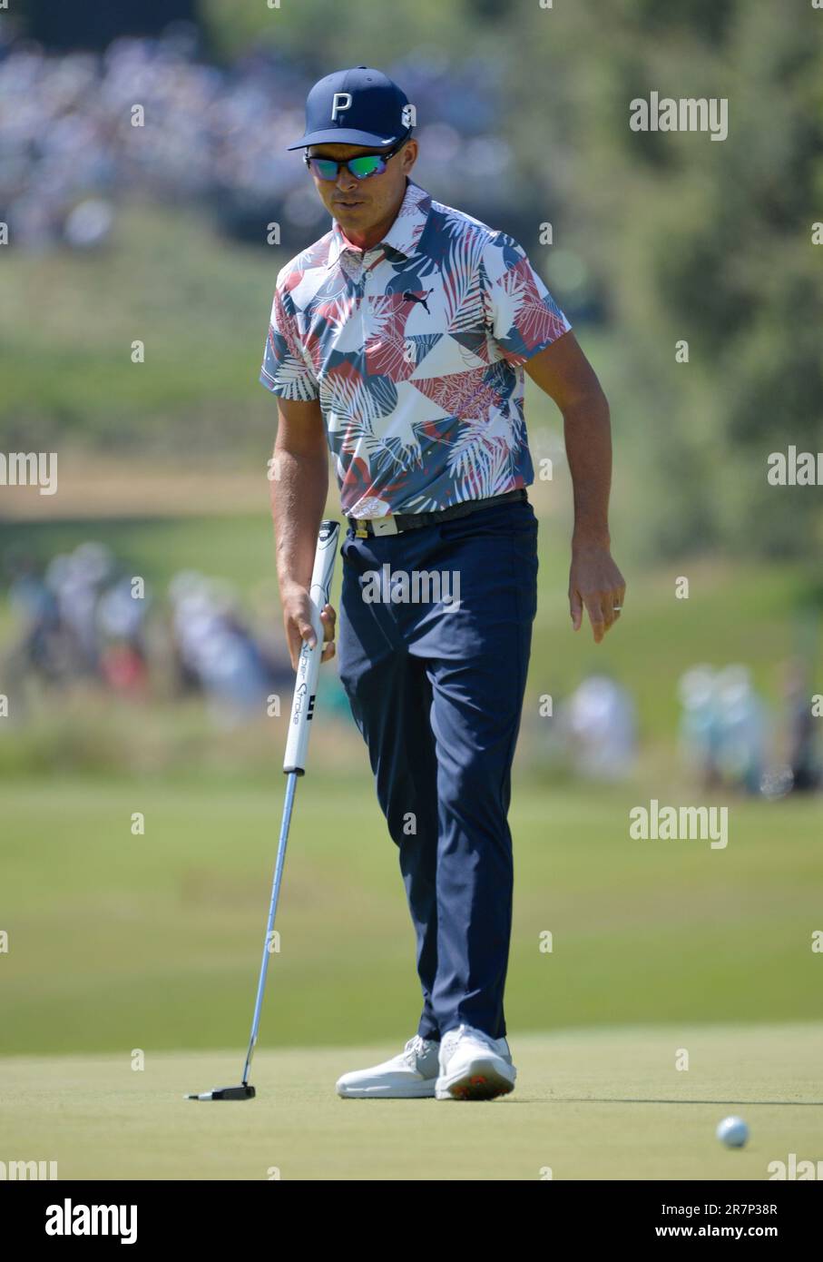 Los Angeles, Stati Uniti. 16th giugno, 2023. Rickie Fowler si vanterà della 7th buca durante il secondo round del 2023 U.S. Open Golf Championship al Los Angeles Country Club di Los Angeles, California, venerdì 16 giugno 2023. Foto di Mike Goulding/UPI Credit: UPI/Alamy Live News Foto Stock