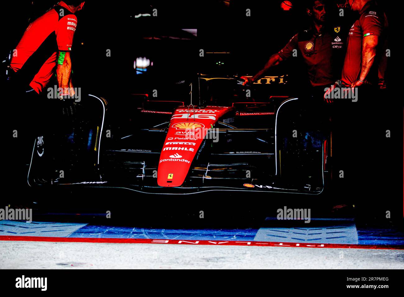 I meccanici della Scuderia Ferrari al lavoro. Durante il giorno 1 di FORMULA 1 PIRELLI GRAND PRIX DU CANADA 2023 - dal 15th al 18th giugno 2023 a Montreal, Quebec, Canada Foto Stock