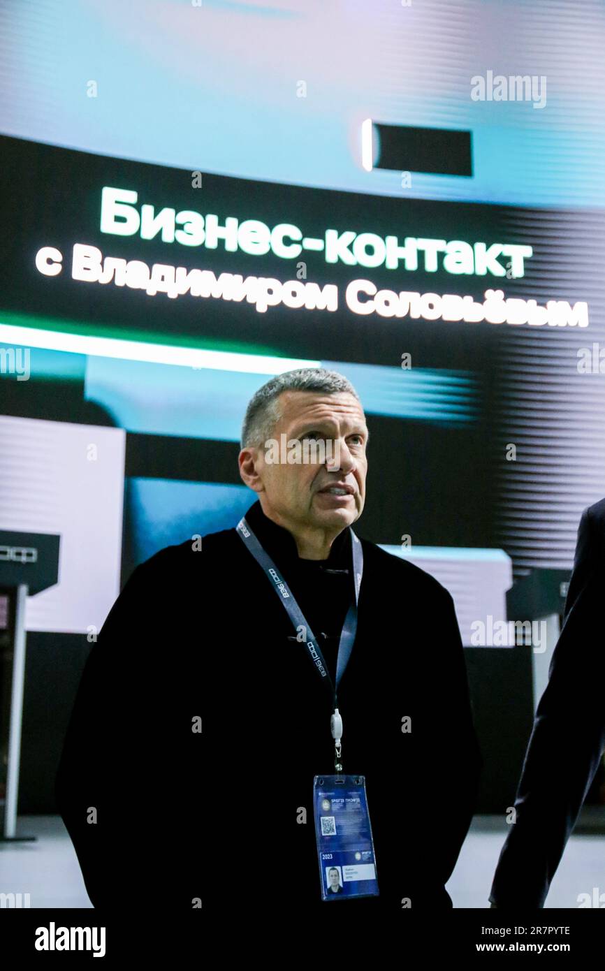 San Pietroburgo, Russia. 16th giugno, 2023. Vladimir Solovyev, noto come giornalista Vladimir Soloviev, Anchor al Salone televisivo 'Domenica sera con Vladimir Solovyov' partecipa a una sessione di Business-Contact con Vladimir Soloviev nel quadro della St Petersburg International Economic Forum 2023 (SPIEF 2023). Credit: SOPA Images Limited/Alamy Live News Foto Stock